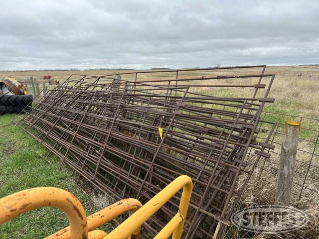 Approx. 10 steel fence panels